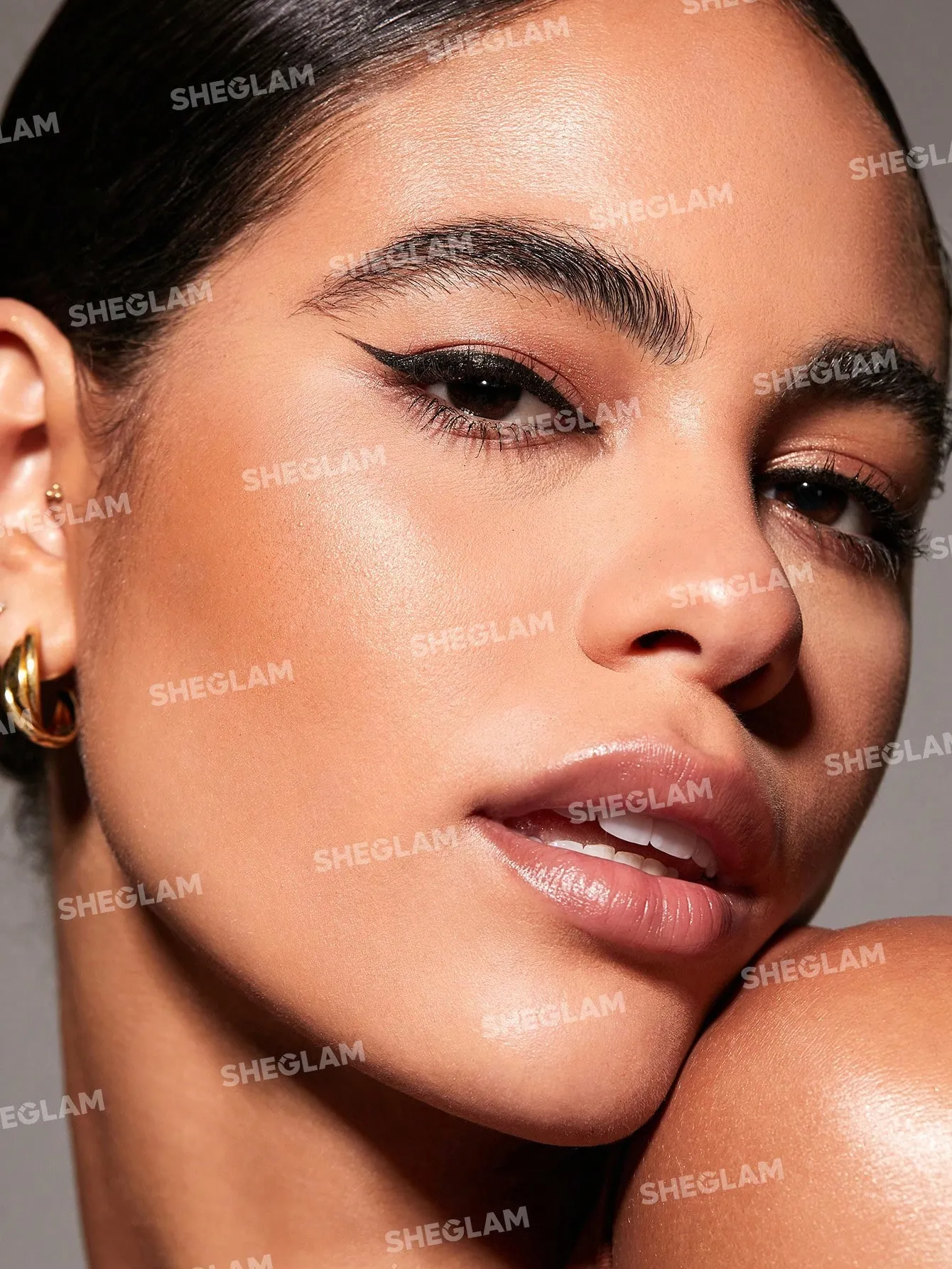 بعد از استفاده خرید خط چشم شیگلم استاپمی دوطرفه اصل + بهترین قیمت (wing it)